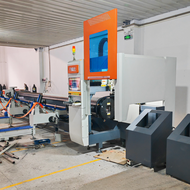 Precision-Automatic-Laser-Tube-Cutting-Machine3.jpg