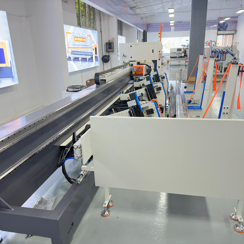 Precision-Automatic-Laser-Tube-Cutting-Machine9.jpg