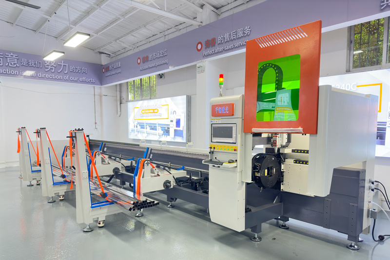 Is it difficult for workers to handle diversified orders in small batches? Qiangang G120C high-speed 3D laser pipe cutting machine decompresses for you